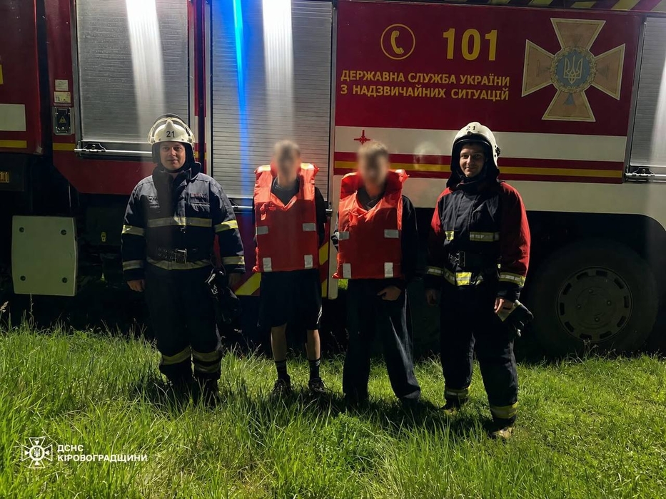 У Голованівському району рятувальники допомогли двом 15-річним хлопцям.