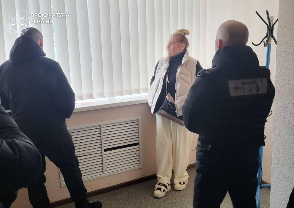 СБУ затримала 54-річну харків'янку, яка організувала схему виїзду чоловіків за кордон через укладення фіктивних шлюбів