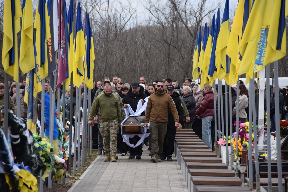 У Петровому прощалися із загиблим військовим - Максимом Міщенком