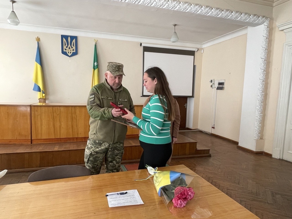 Дружині загиблого воїна передають орден