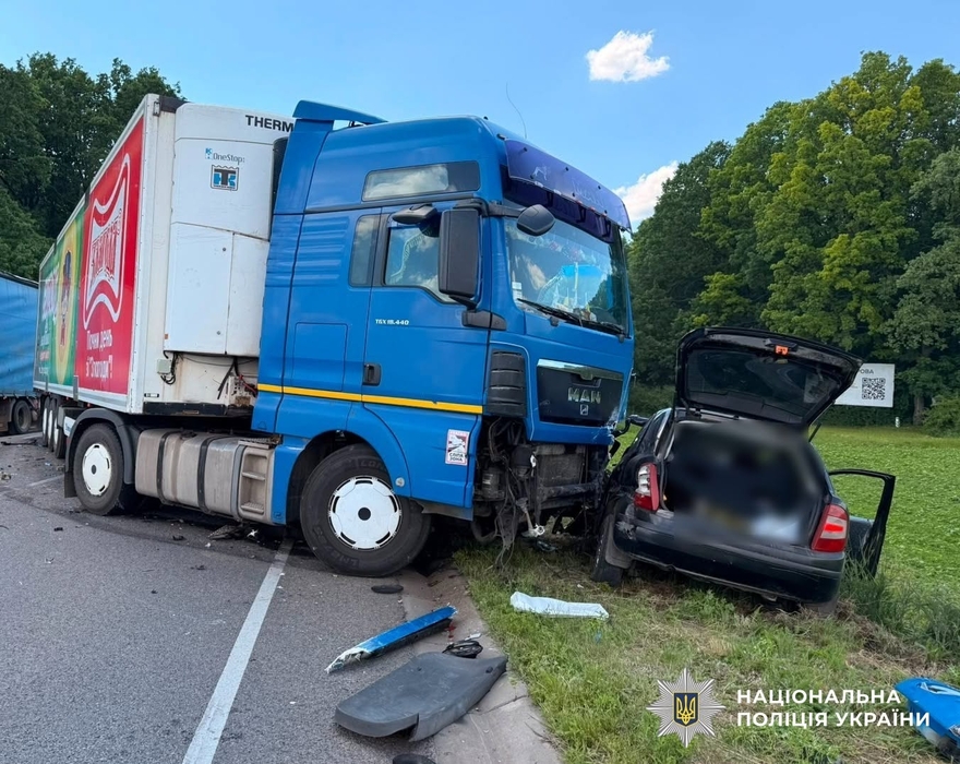 У  ДТП із вантажівкою загинув водій легковика