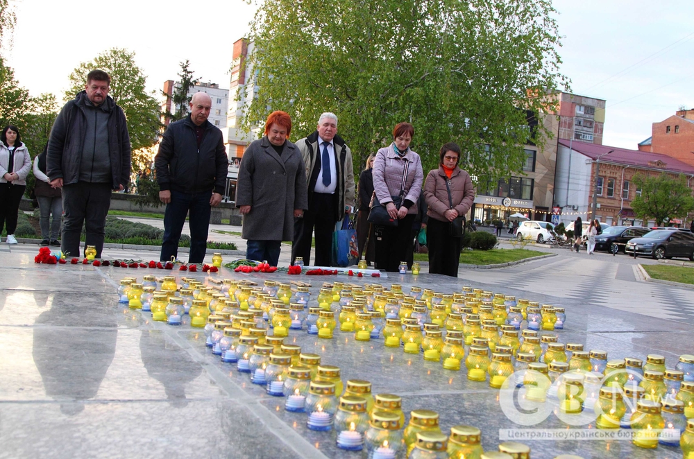 Люди вшановують пам'ять загиблих внаслідок аварії на ЧАЕС
