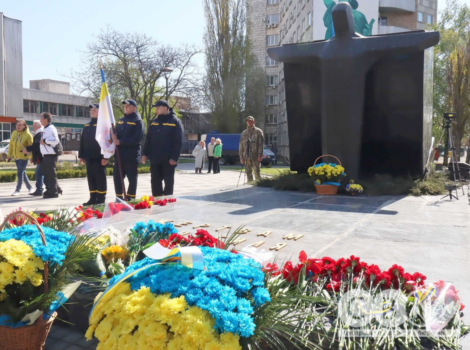 фото вшанування чорнобильської АЕС