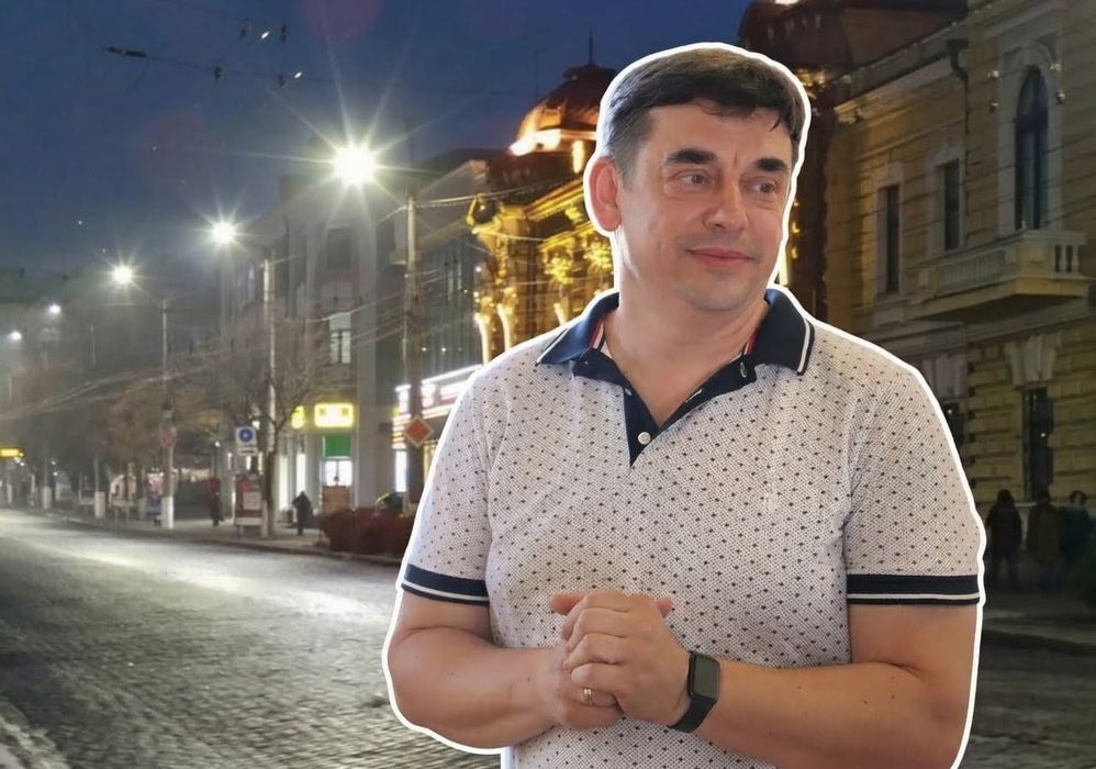 Колаж з фото Дмитра Тотка на фоні освітлених вулиць Кропивницького