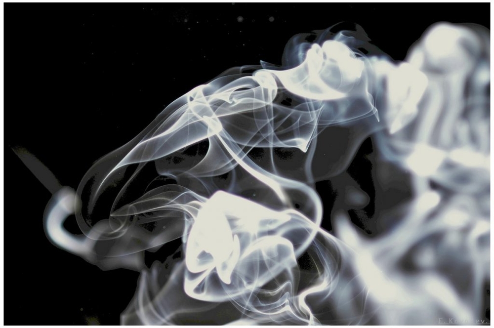 Умовне фото з димом