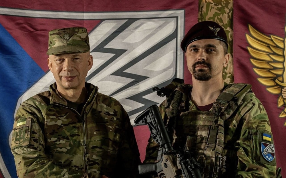 Олександр Сирський вручив нагороду бійцю з Кіровоградщини з позивним Абдула.