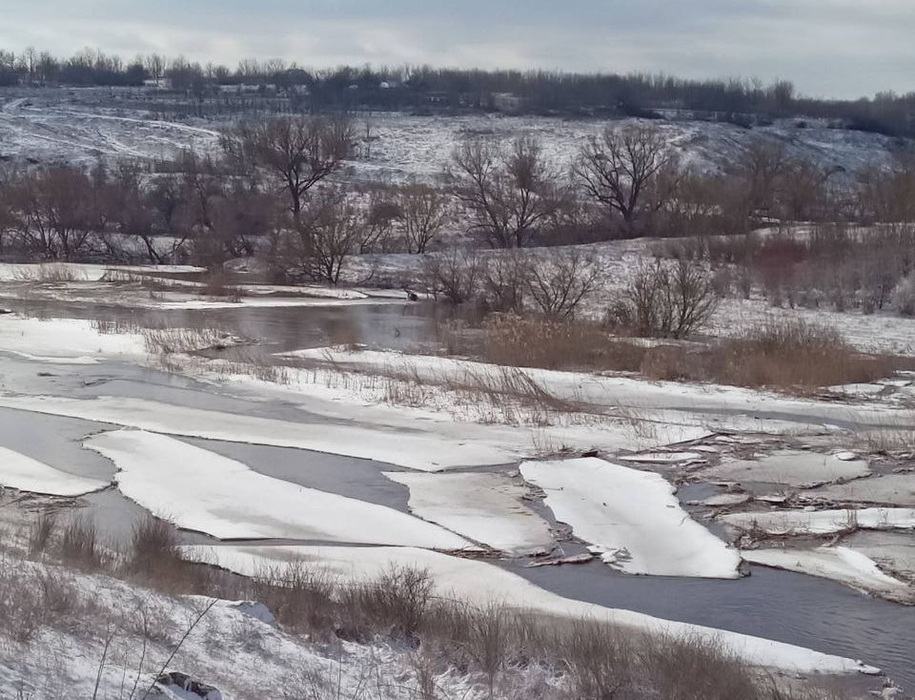 Фото річки на якій скресла крига