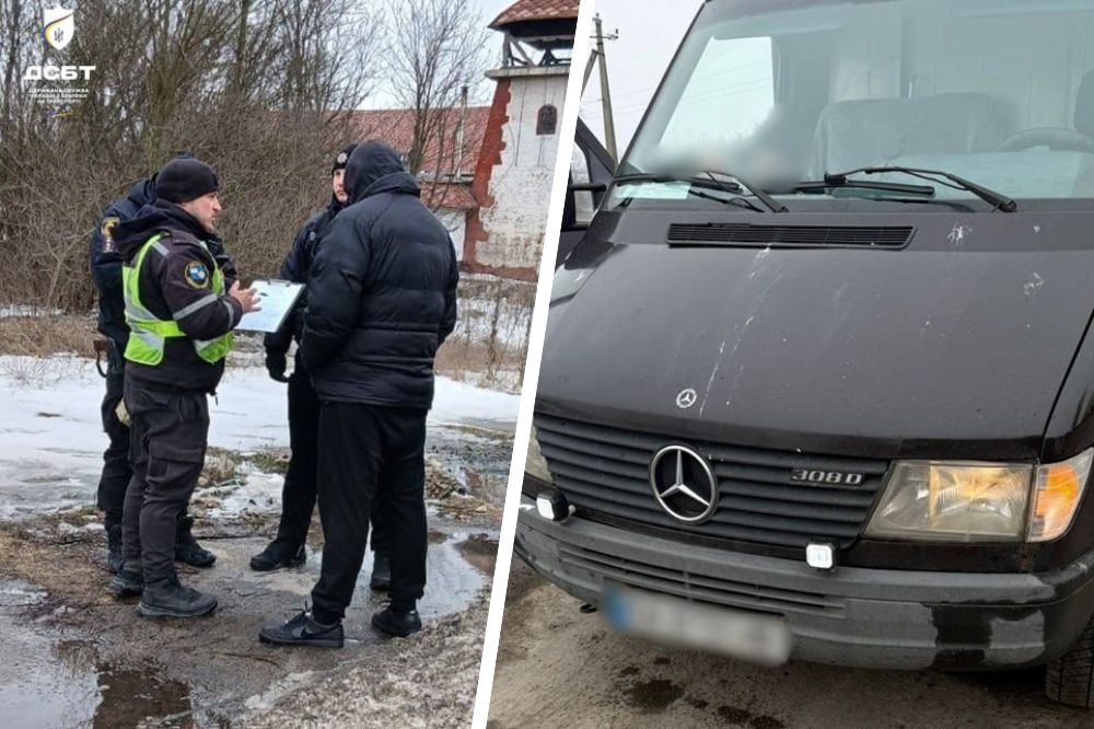 Фото правоохоронців, які складають адмінпротокол на водія-порушника та його фургон поруч