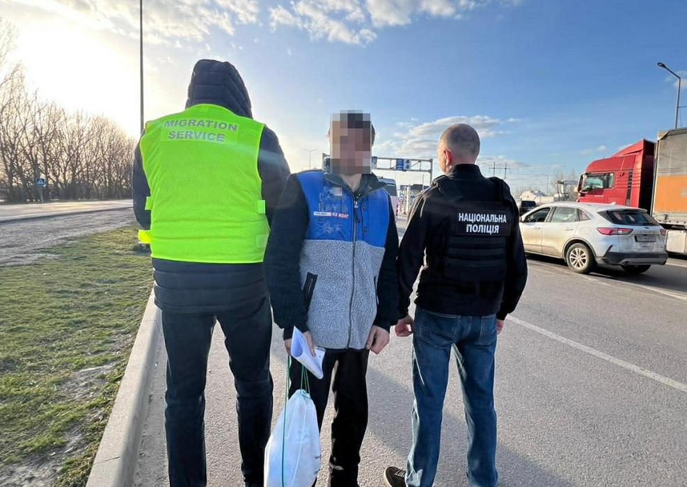 Міграційники супроводжують порушника до Молдови