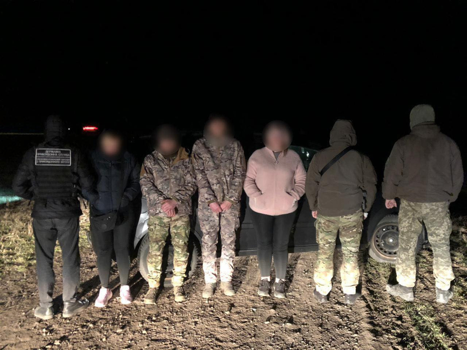 Група затриманих на спробі незаконно перетнути кордон