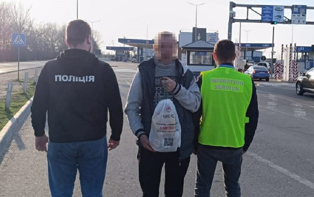 Міграційники супроводжують порушника до Молдови