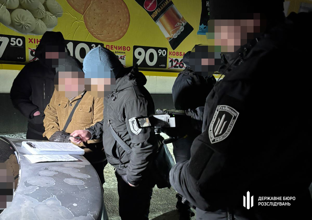 Посадовця Кропивницької митниці затримують на хабарі