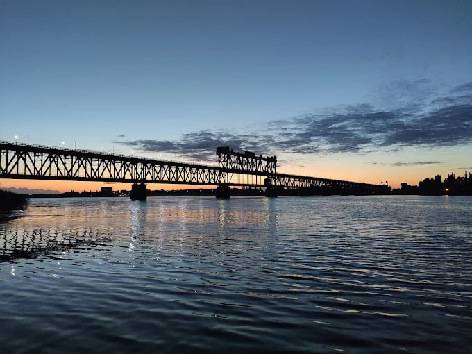 Вечірнє зображення мосту