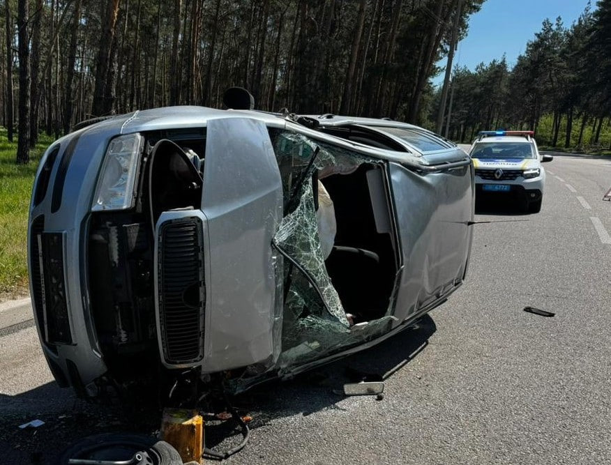 Перекинута автівка у Кропивницькому