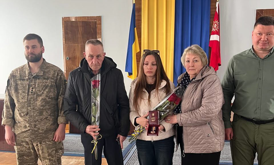 Рідним загиблого Сергія Журавля передали нагороду