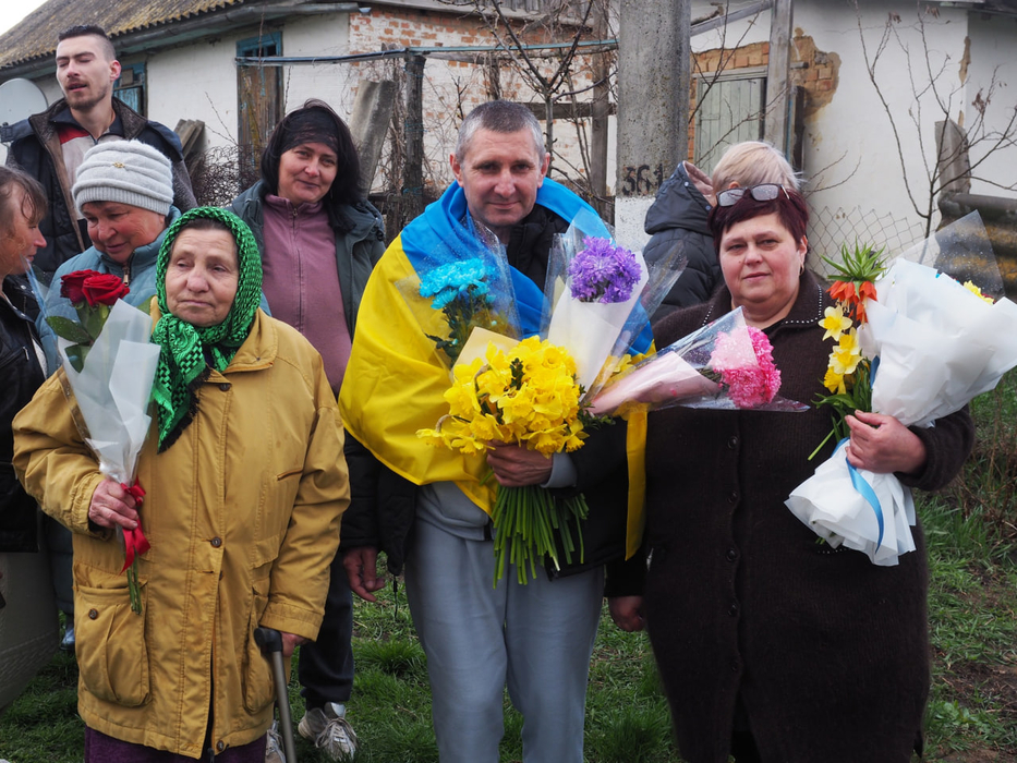 Борис Аксентійчук з жителями села