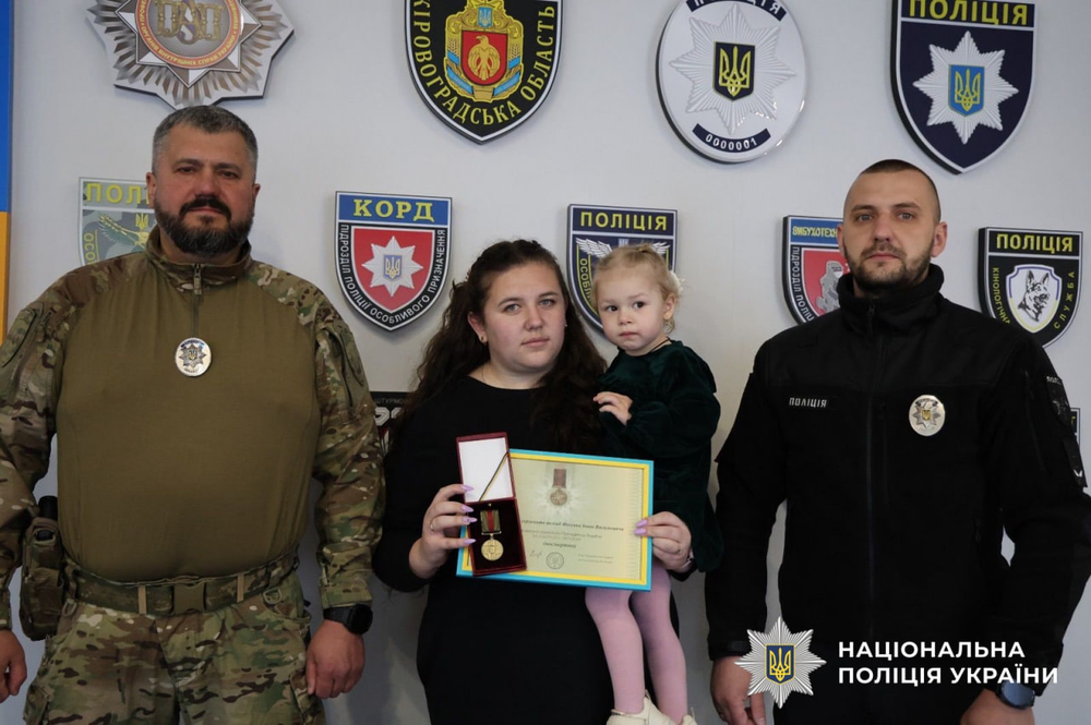 заступник начальника ГУНП в Кіровоградській області Олександр Сагаль, заступник начальника ГУНП в Донецькій області Сергій Коваленко та дружина і донька загиблого