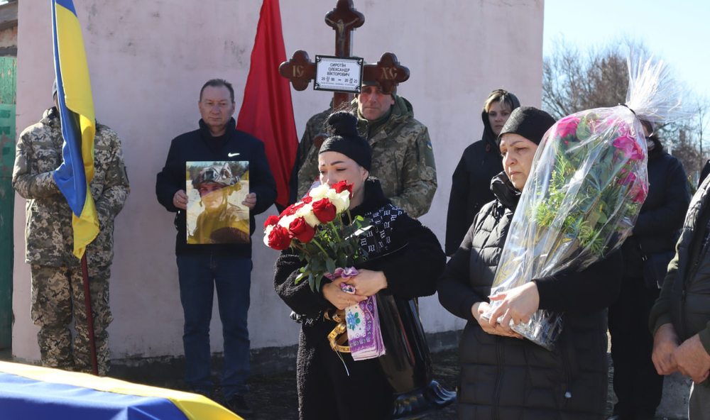 Родина Олександра Сиротіна на перепохованні в Новоукраїнці