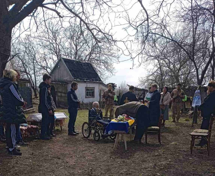 Селяни прощаються із загиблим військовим Юрієм Люфтом