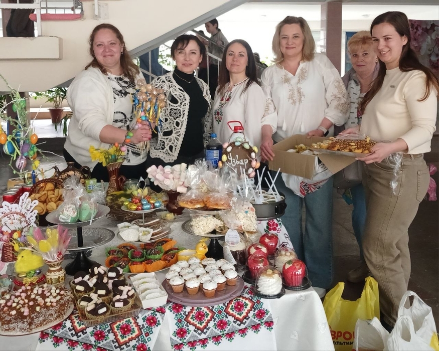 фото ярмарку благодійного 