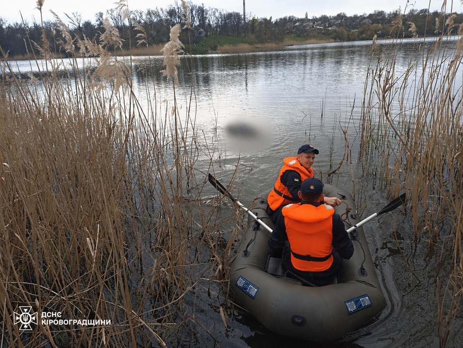 фото рятувальників на водоймі