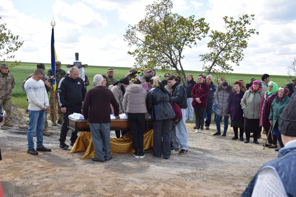 Рідні прощаються із загиблим Олександром Ємельяненком