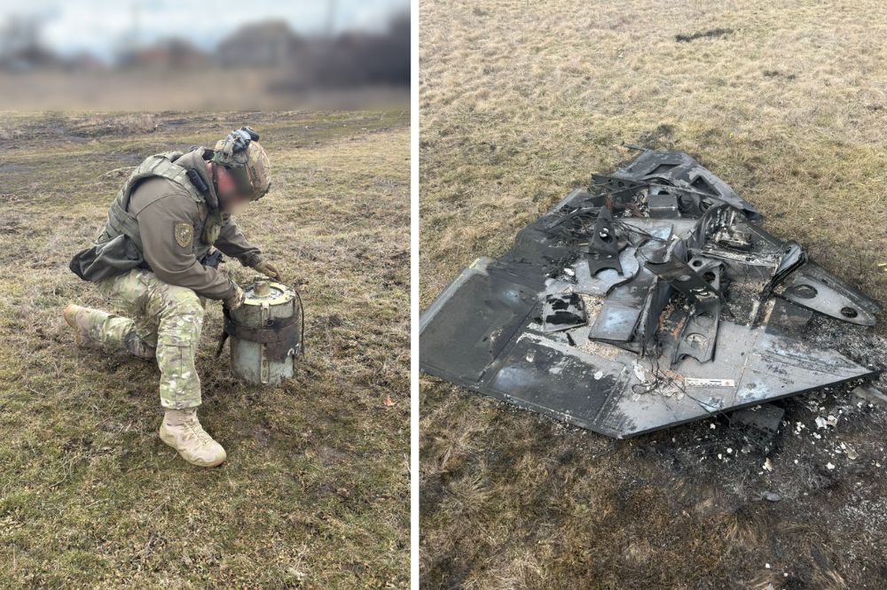 Збитий російський дрон та вибухотехнік, що обстежує боєприпас