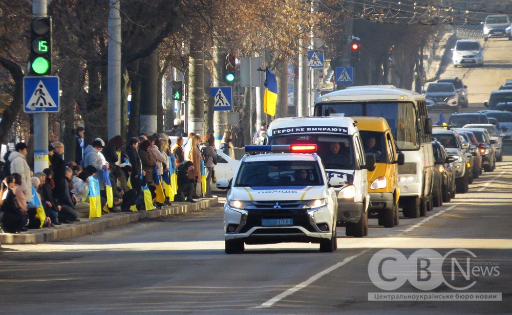 Траурний кортеж їде середмістям Кропивницького