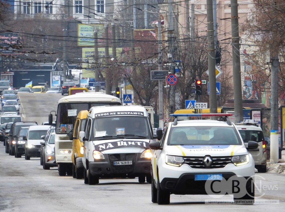 Траурний кортеж їде середмістям Кропивницького