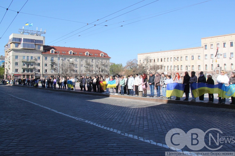 Хвилина мовчання на прощанні із загиблим військовим у Кропивницькому