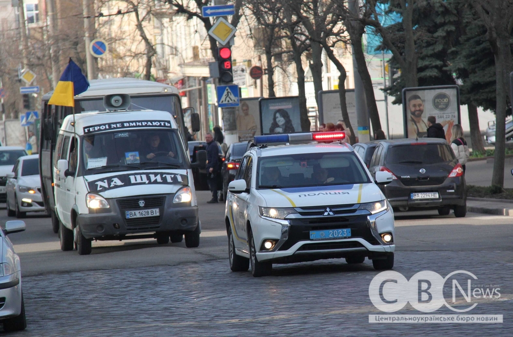 Кортеж прощання із загиблими військовими: Едуардом Королем та Сергієм Антоновим.