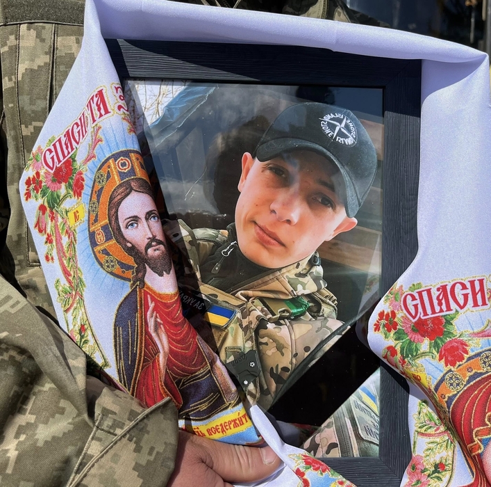 фото прощання із загиблим солдатом 