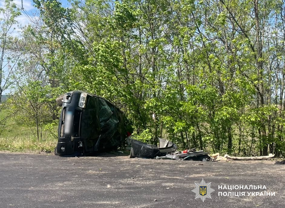 фото перекинутої автівки 