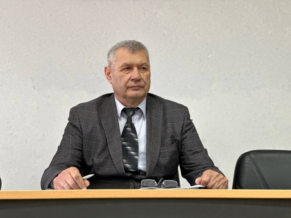 фото ректора на голосуванні