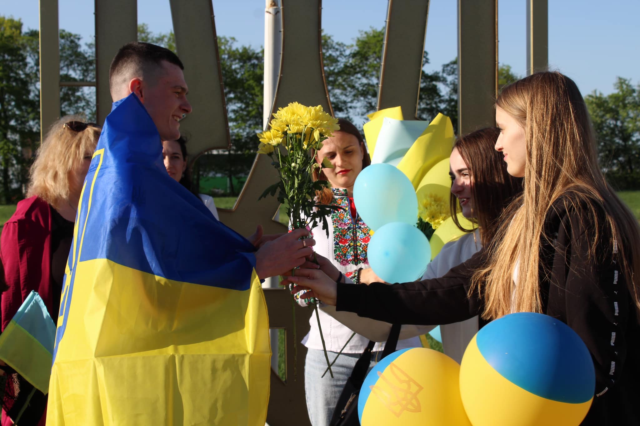 У Долинській громаді зустріли звільненого з полону нацгвардійця