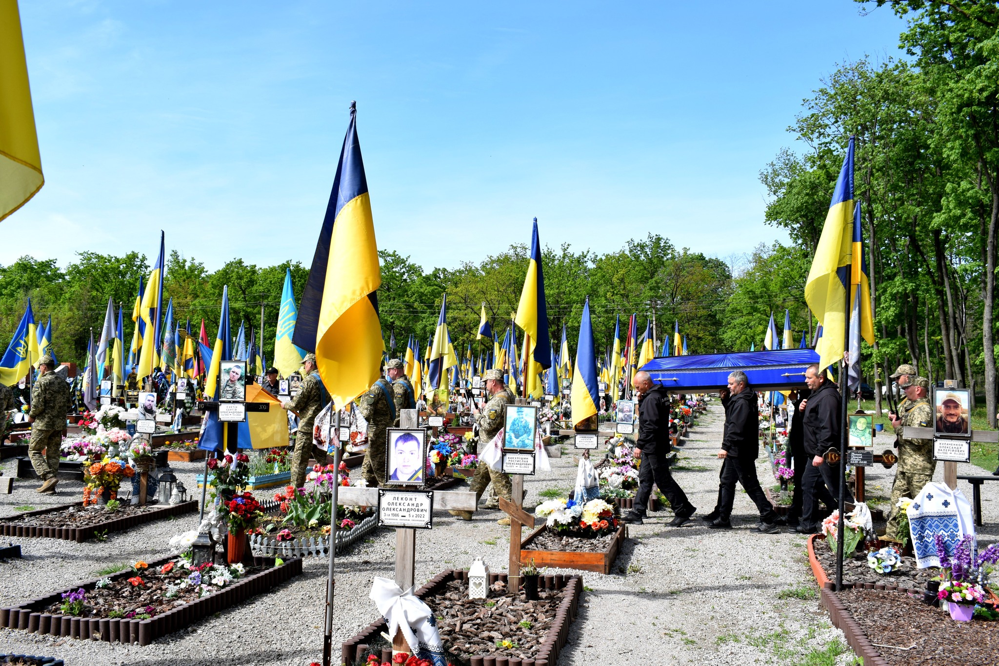 У Кропивницькому провели в останню путь Віктора Буднікова і Сергія Потерайка
