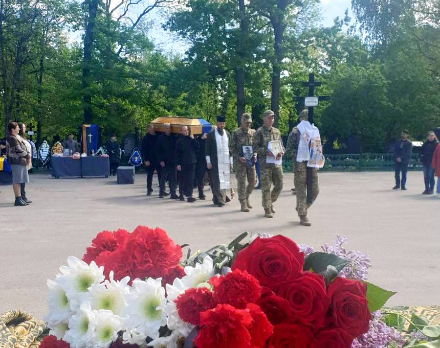 У Кропивницькому провели в останню путь загиблих військових Ігоря Пастушенка та Віталія Жоміра