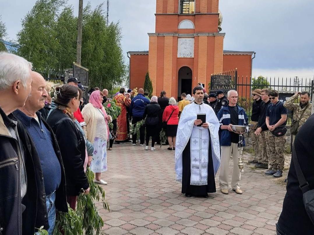 вірян ПЦУ у Приютівській громаді не пустили до храму