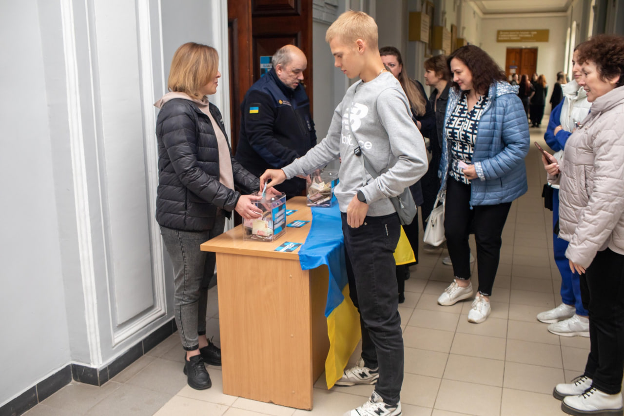 в Кропивницькому ліцеї «Науковий» зібрали 55 565 грн на потреби ЗСУ