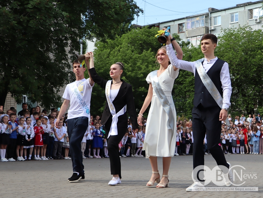 У школах Кропивницького пролунав останній дзвоник