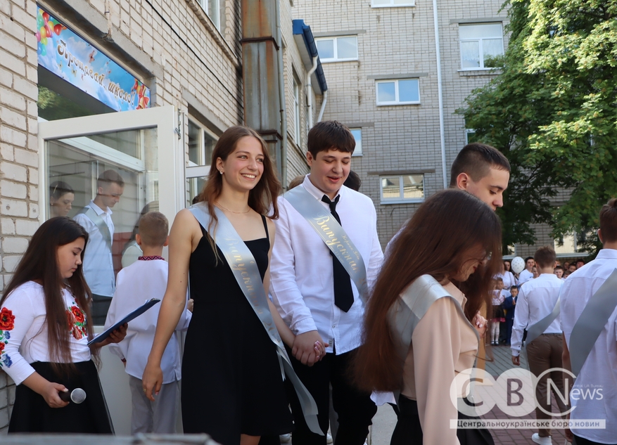 У школах Кропивницького пролунав останній дзвоник