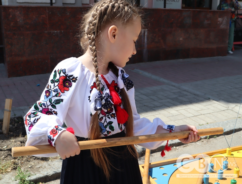 У середмісті Кропивницького провели розважальну програму «Останній дзвоник»
