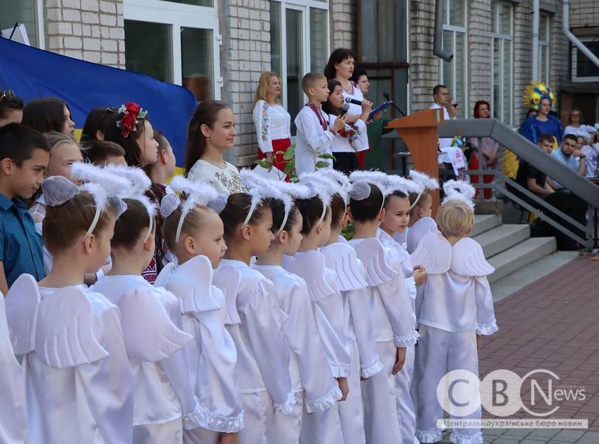 У школах Кропивницького пролунав останній дзвоник