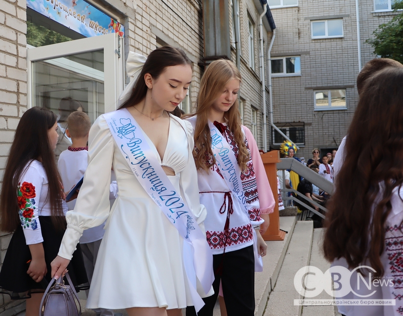 У школах Кропивницького пролунав останній дзвоник