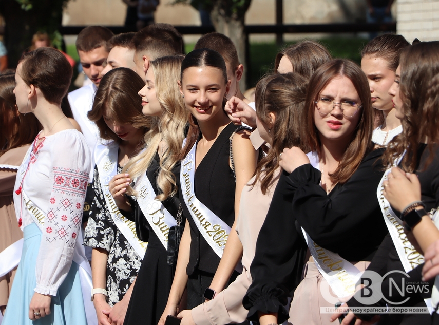 У школах Кропивницького пролунав останній дзвоник