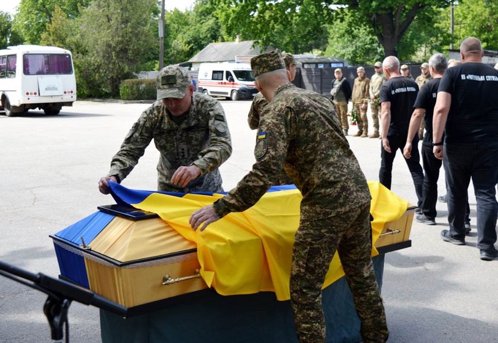 провели в останню путь солдата Ігоря Бутченка і молодшого сержанта Едуарда Курзанкіна
