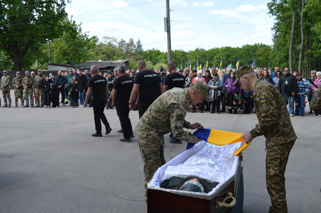 провели в останню путь солдата Ігоря Бутченка і молодшого сержанта Едуарда Курзанкіна