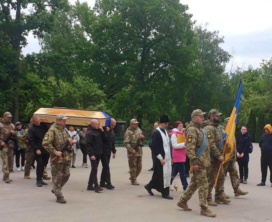 У Кропивницькому провели в останню путь воїна