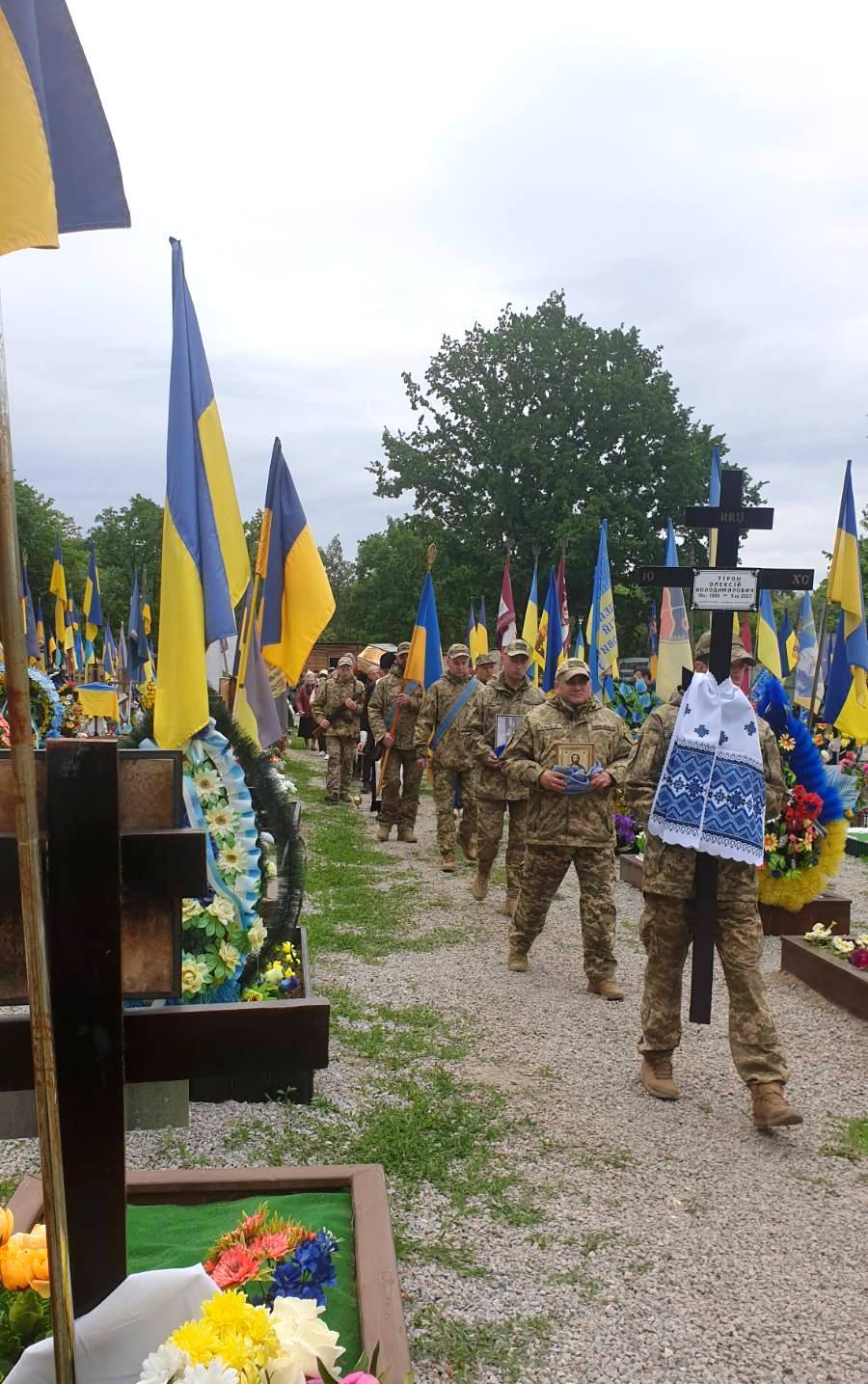 У Кропивницькому провели в останню путь воїна