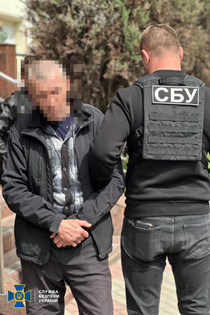 У Кропивницькому викрили чоловіка, який за хабар допомагав ухилянтам